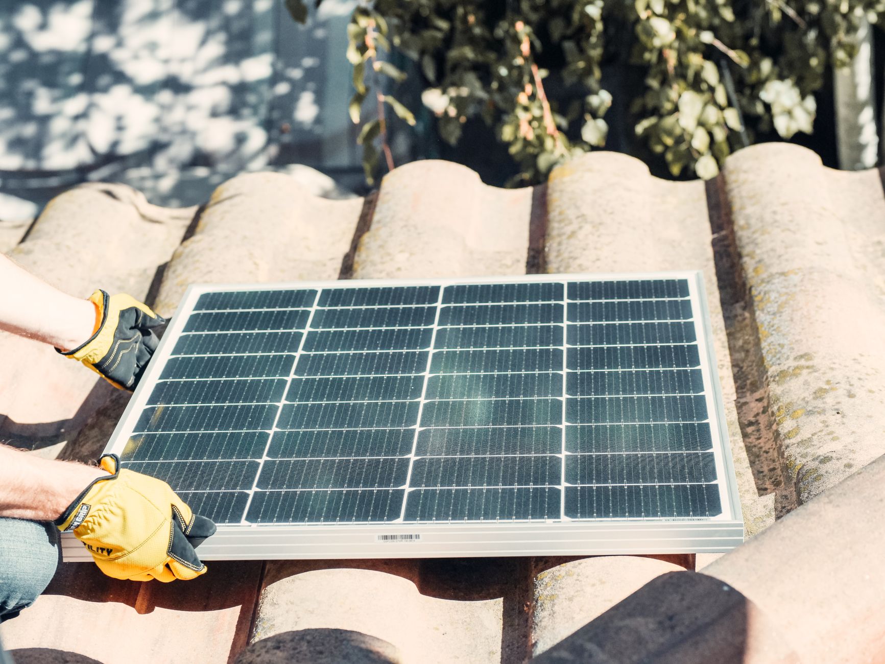 Installateur panneaux solaires équipe à Issy-les-Moulineaux